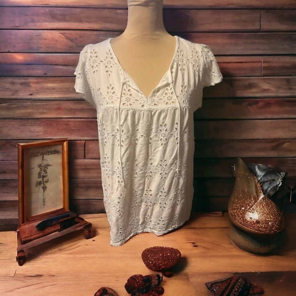 Old Navy Women’s White Cutwork Swing Top Large